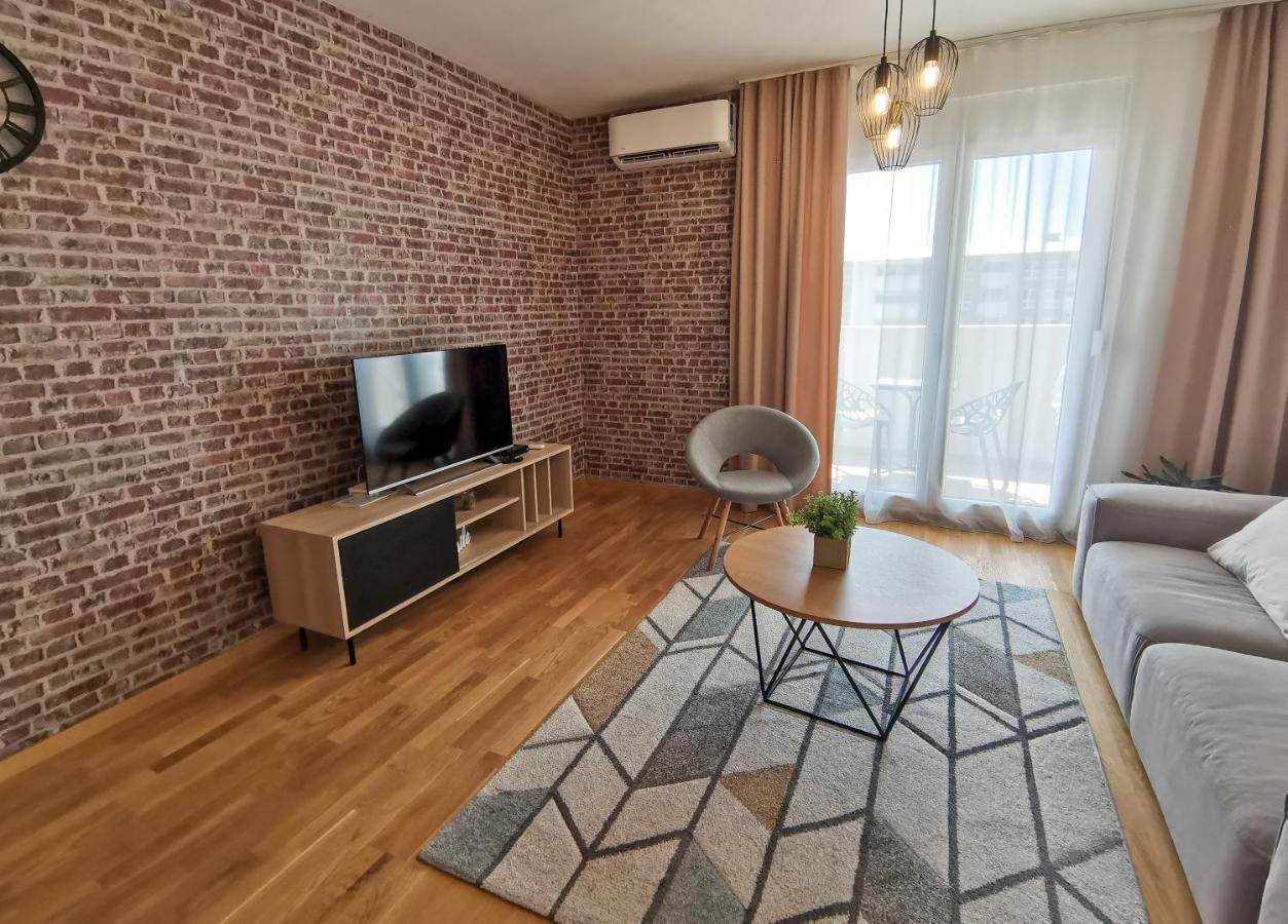 Apartments At Ljubovic Hill Park 波德戈里察 外观 照片